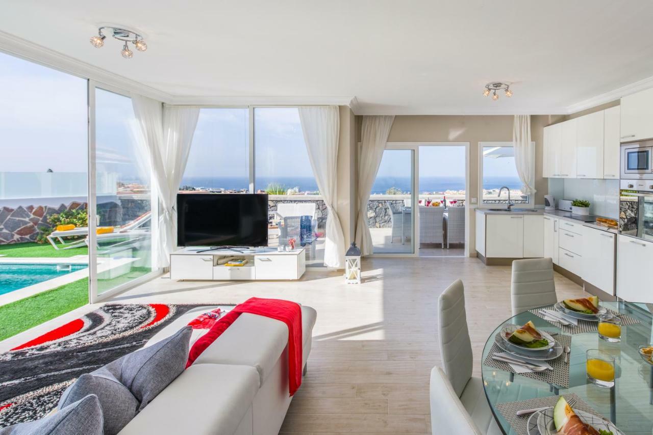 Luxury White With Sea View, Heated Pool Willa