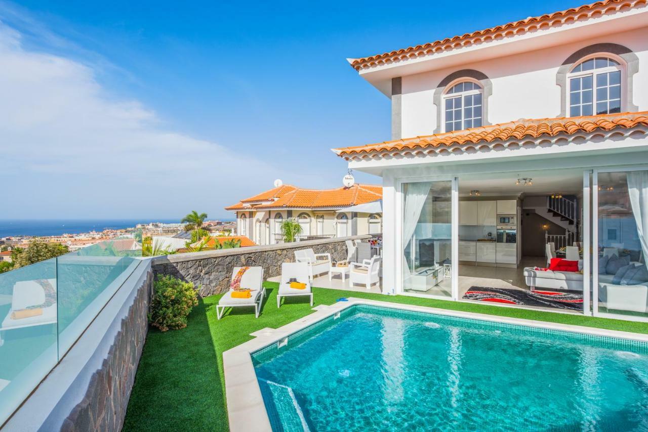 Luxury White With Sea View, Heated Pool Willa *
