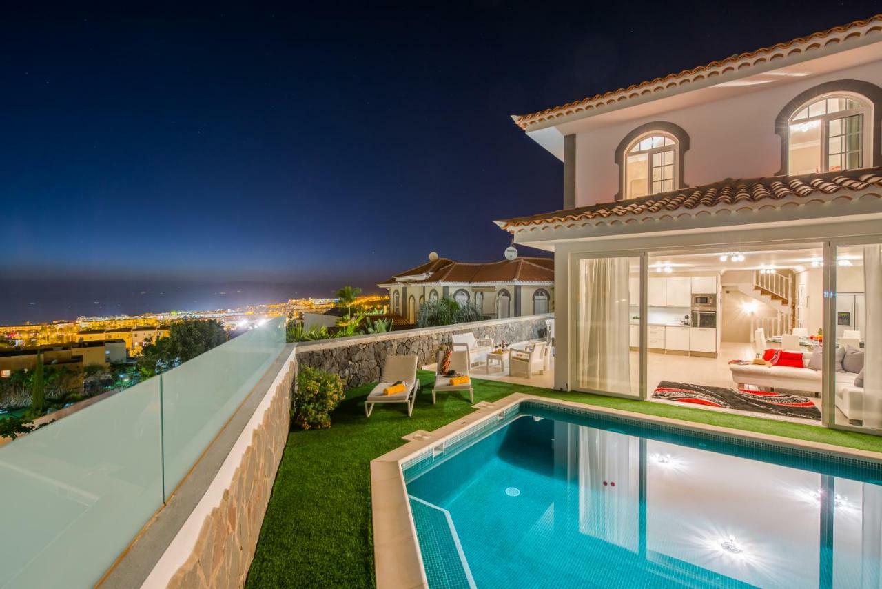 Luxury White With Sea View, Heated Pool Willa *